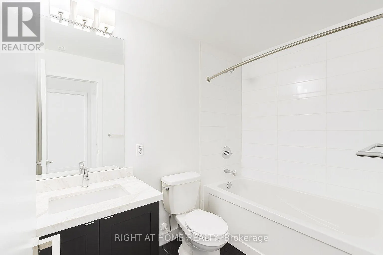 TH15 - 4055 PARKSIDE DRIVE