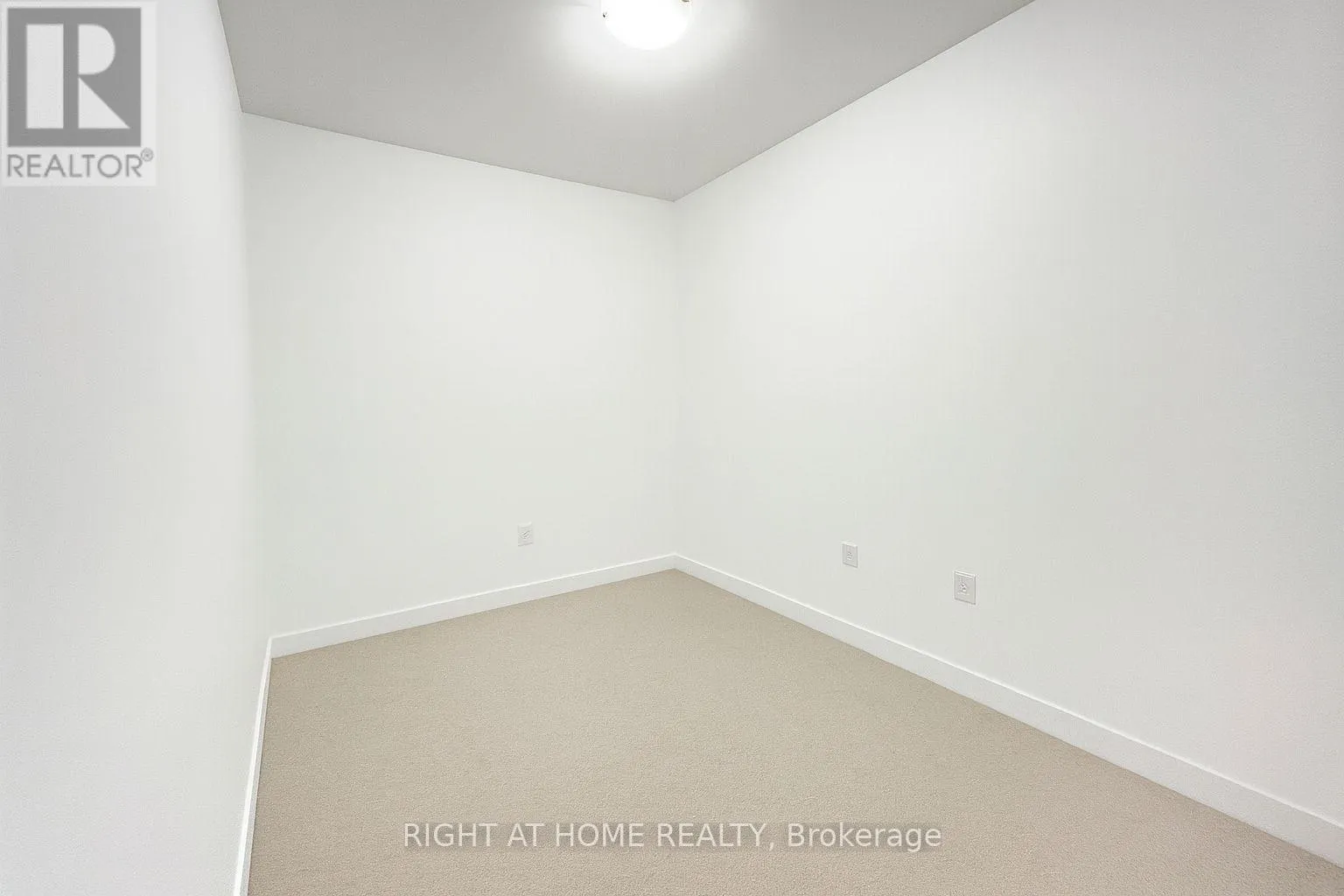TH15 - 4055 PARKSIDE DRIVE