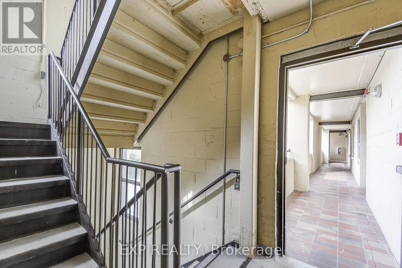6 - 11 COURT STREET N
