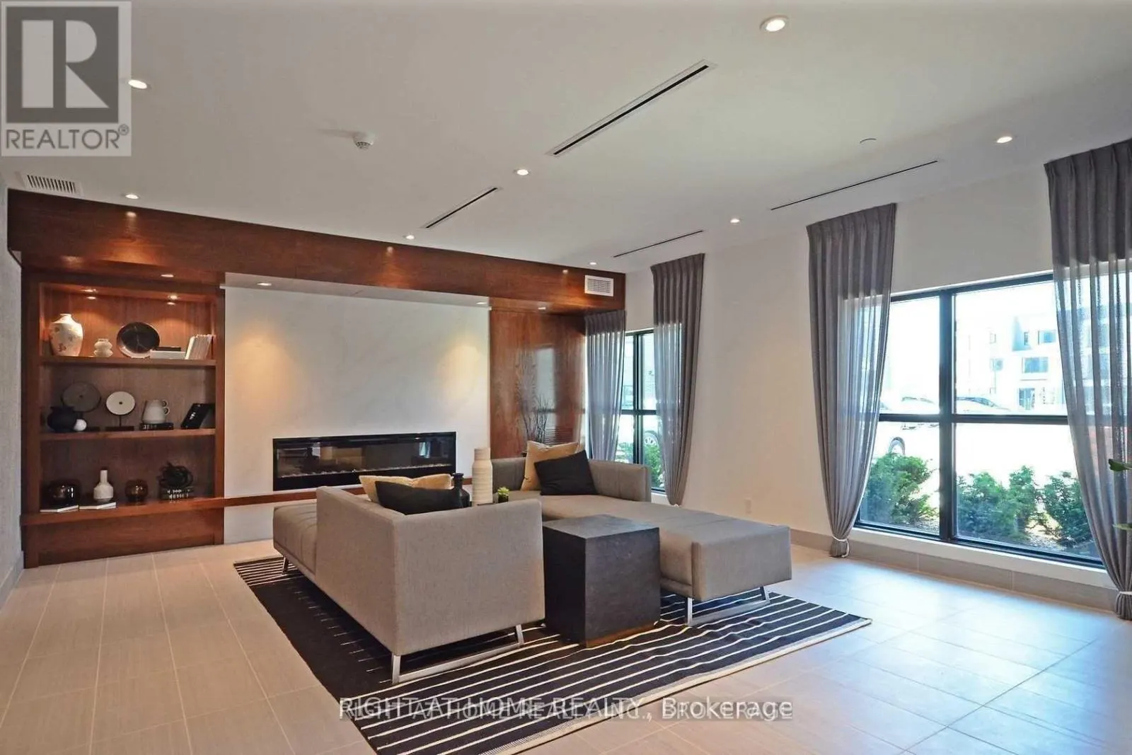 401 - 102 GROVEWOOD COMMON CIRCLE