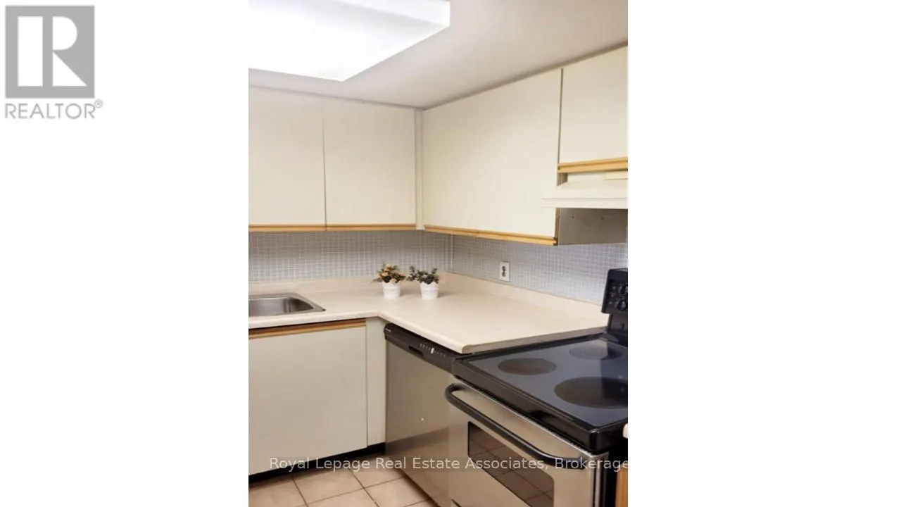 404 - 25 AGNES STREET