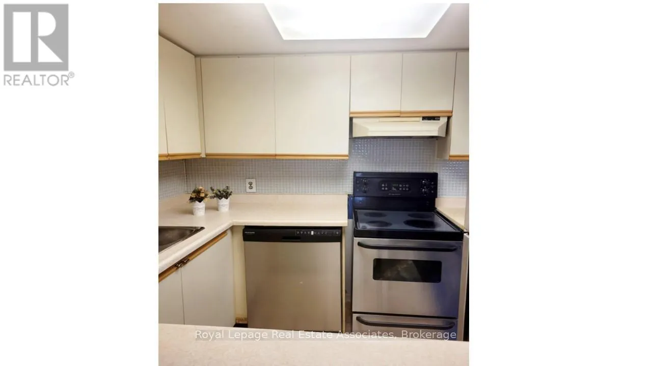404 - 25 AGNES STREET