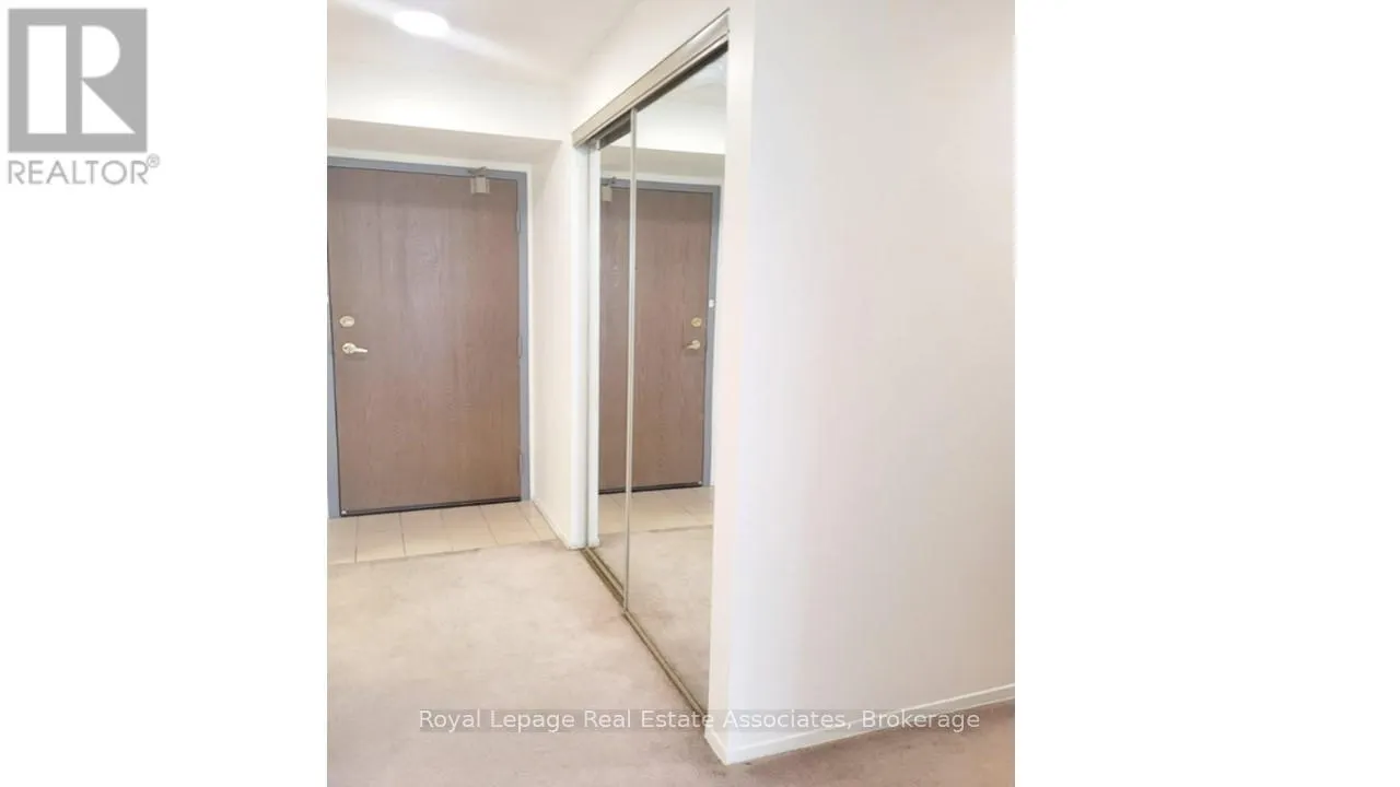 404 - 25 AGNES STREET