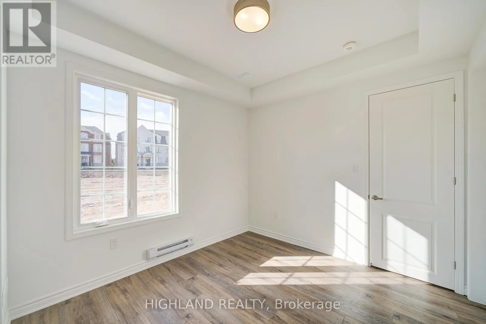 6 - 1210 POPPY GARDENS