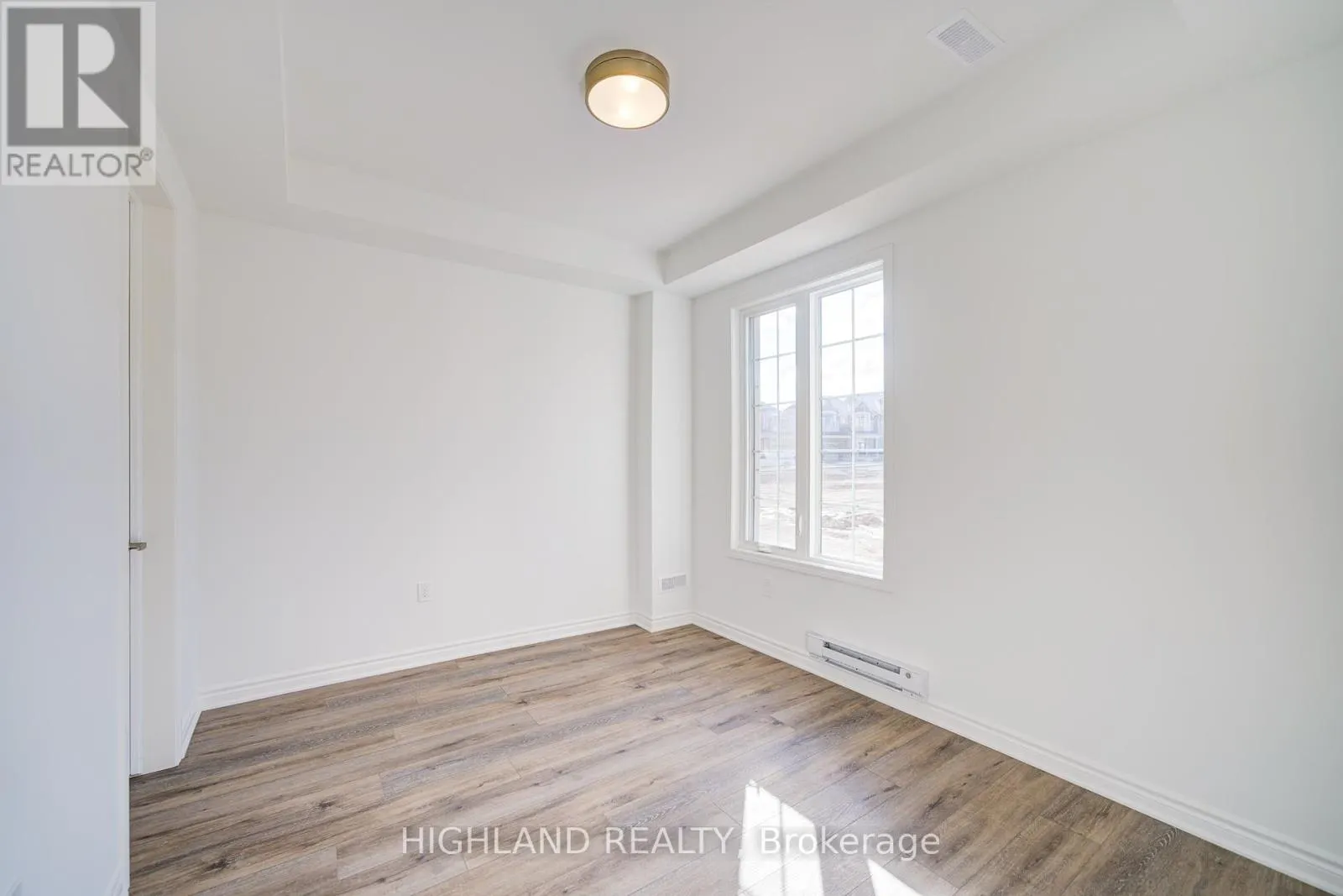 6 - 1210 POPPY GARDENS