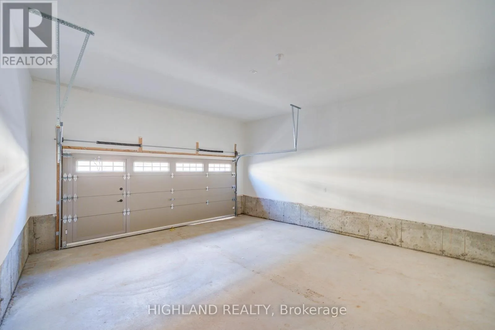 6 - 1210 POPPY GARDENS