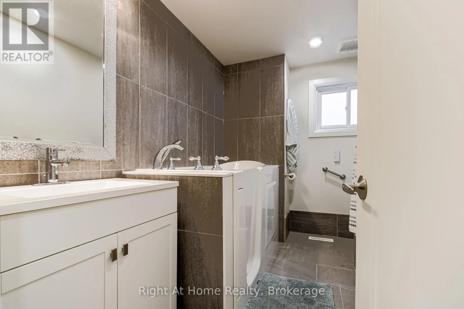 2495 SNOWHILL COURT