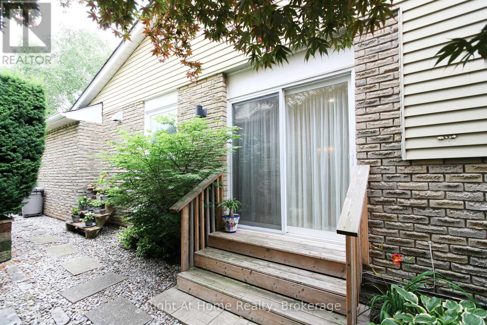 2495 SNOWHILL COURT