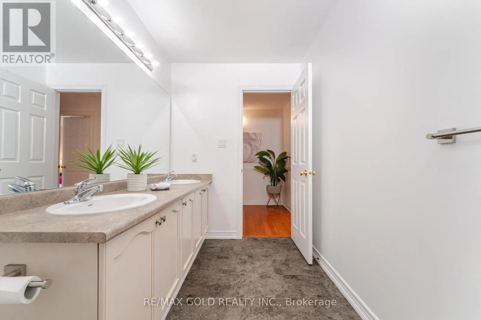 16 LARKBERRY ROAD