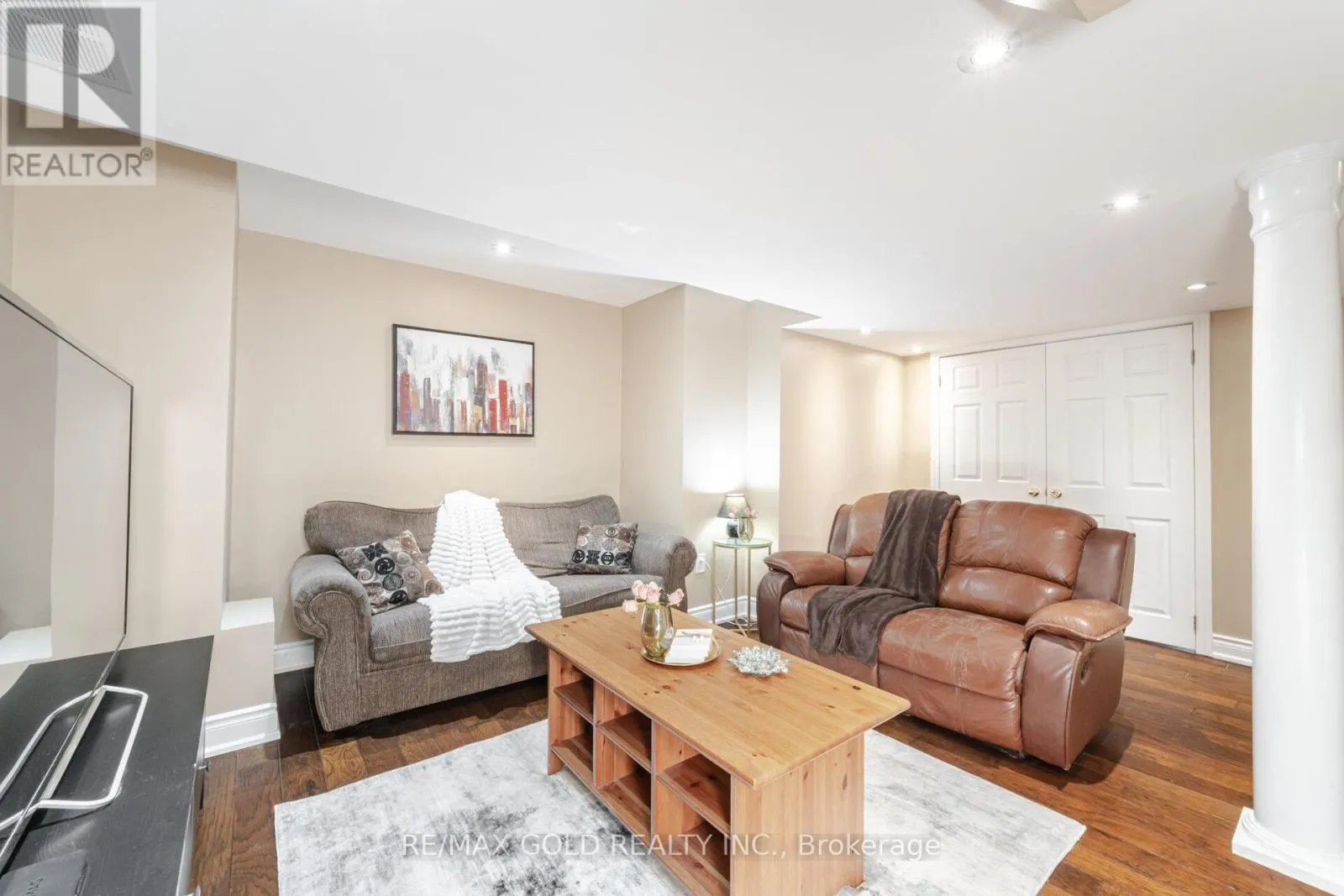 16 LARKBERRY ROAD