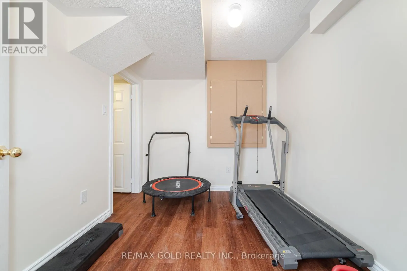16 LARKBERRY ROAD