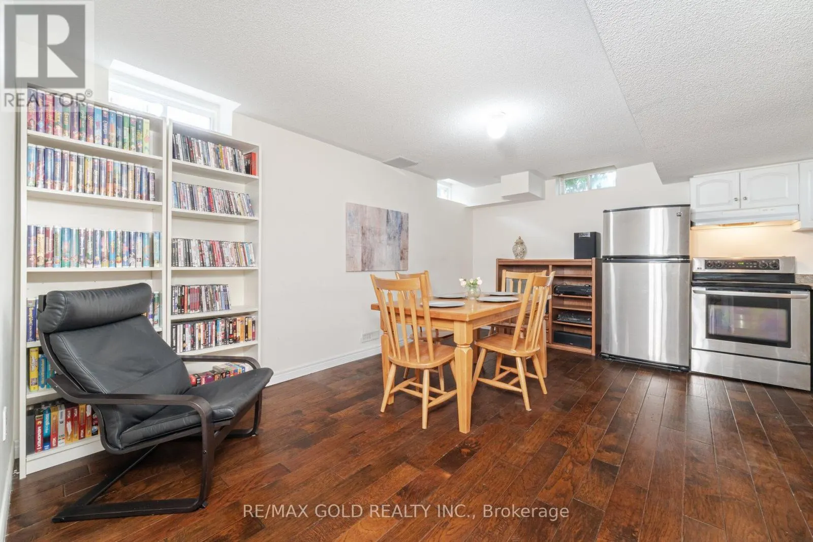 16 LARKBERRY ROAD