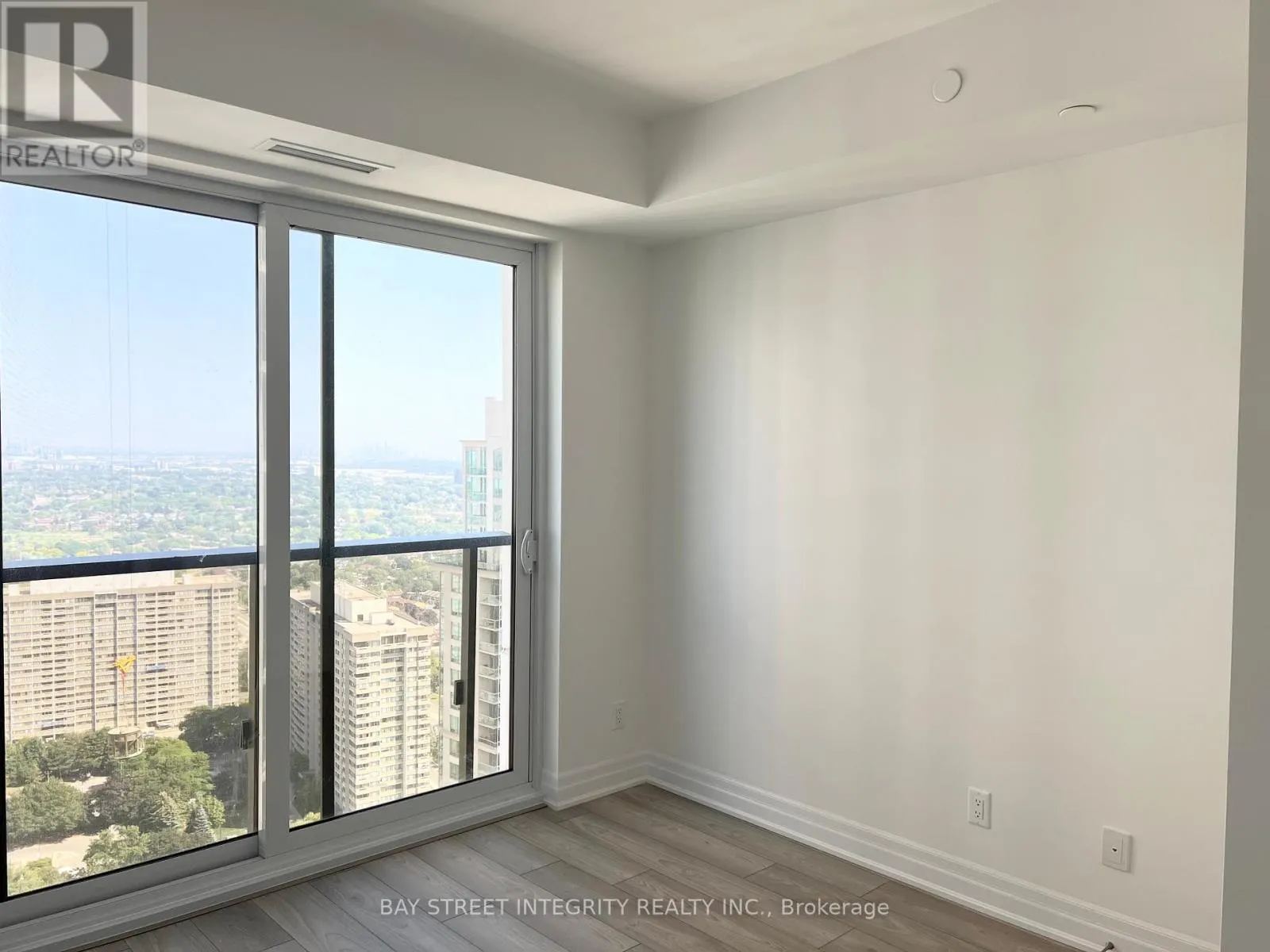 3204 - 36 ELM DRIVE W