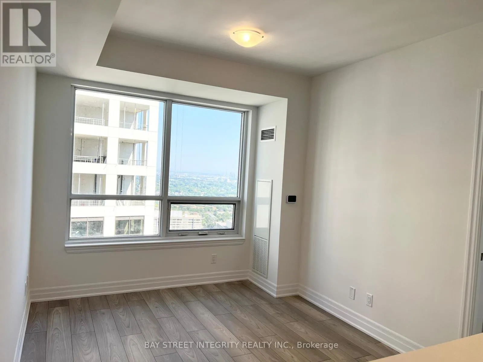 3204 - 36 ELM DRIVE W