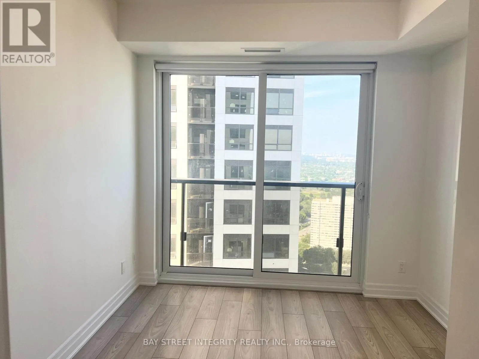 3204 - 36 ELM DRIVE W