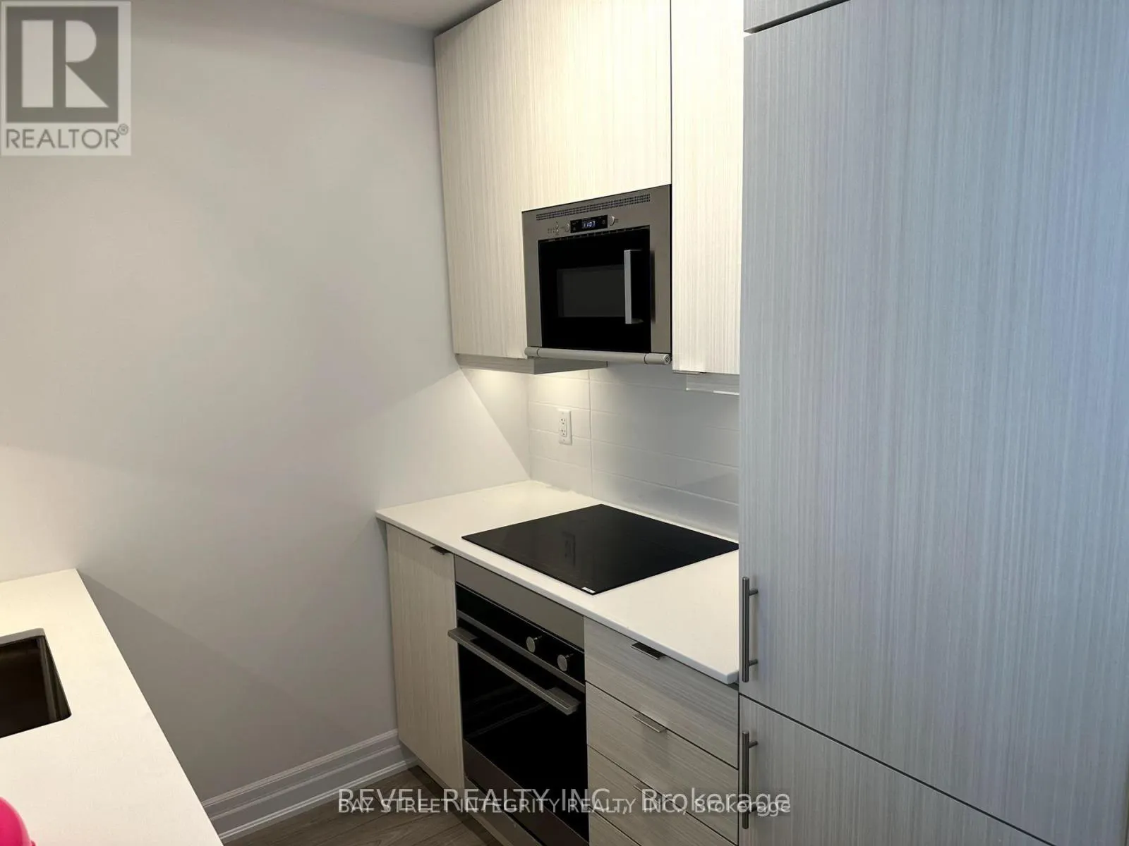 3204 - 36 ELM DRIVE W