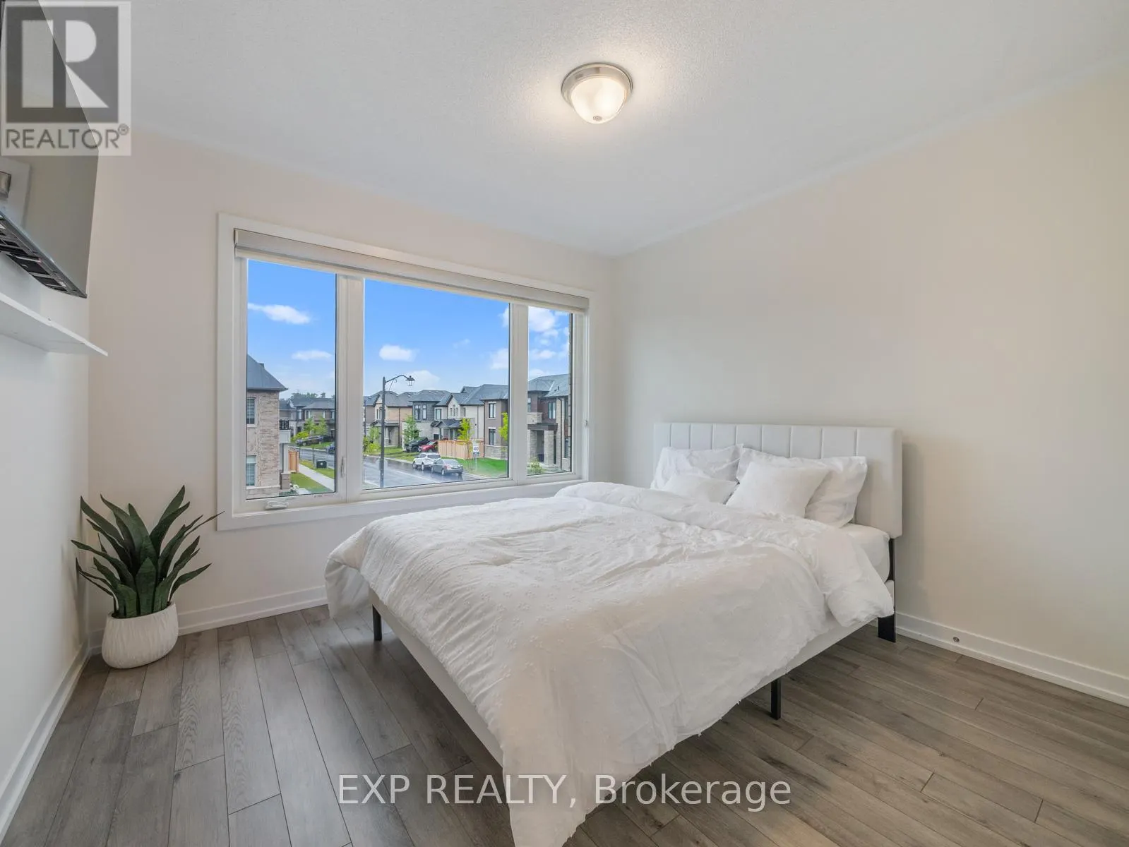 1476 ROSE WAY