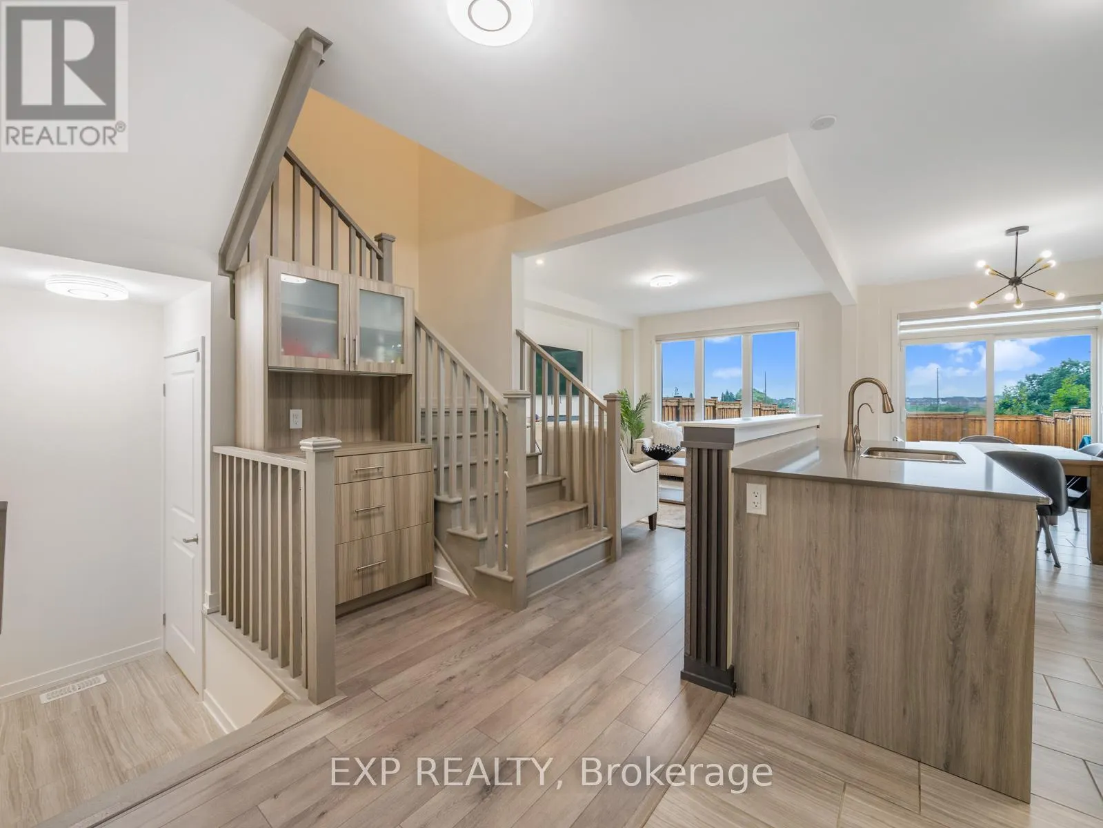 1476 ROSE WAY