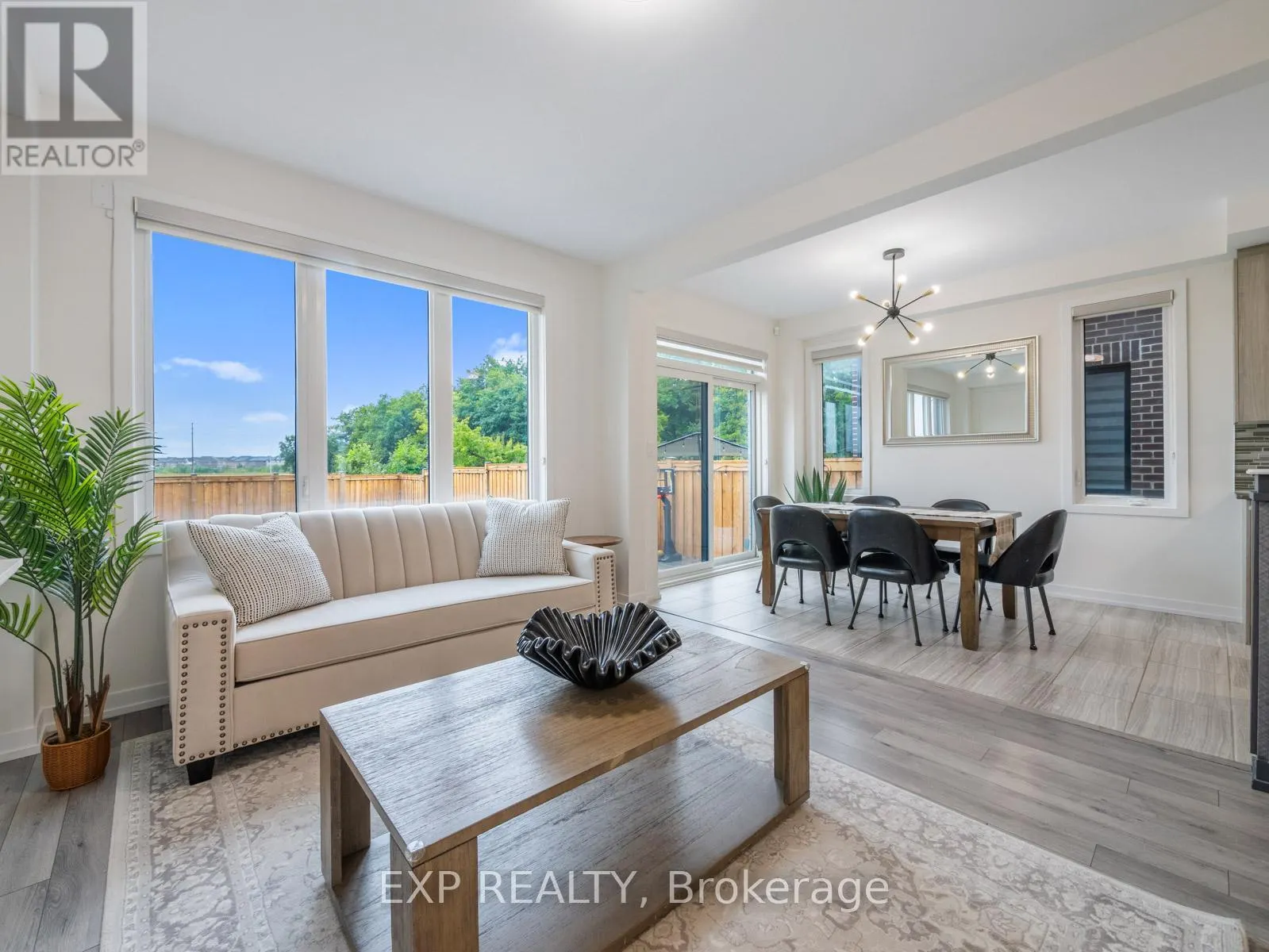 1476 ROSE WAY
