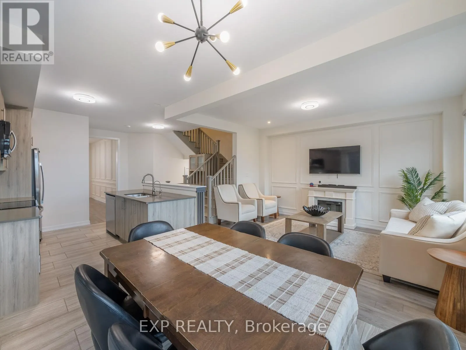 1476 ROSE WAY
