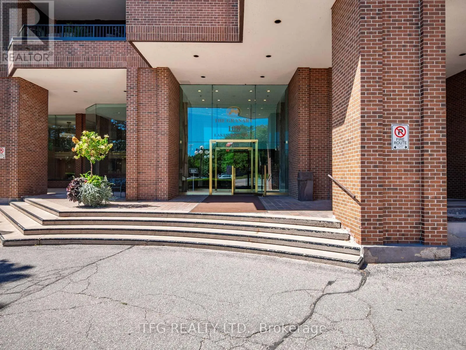 610 - 100 LAKESHORE ROAD E, #610