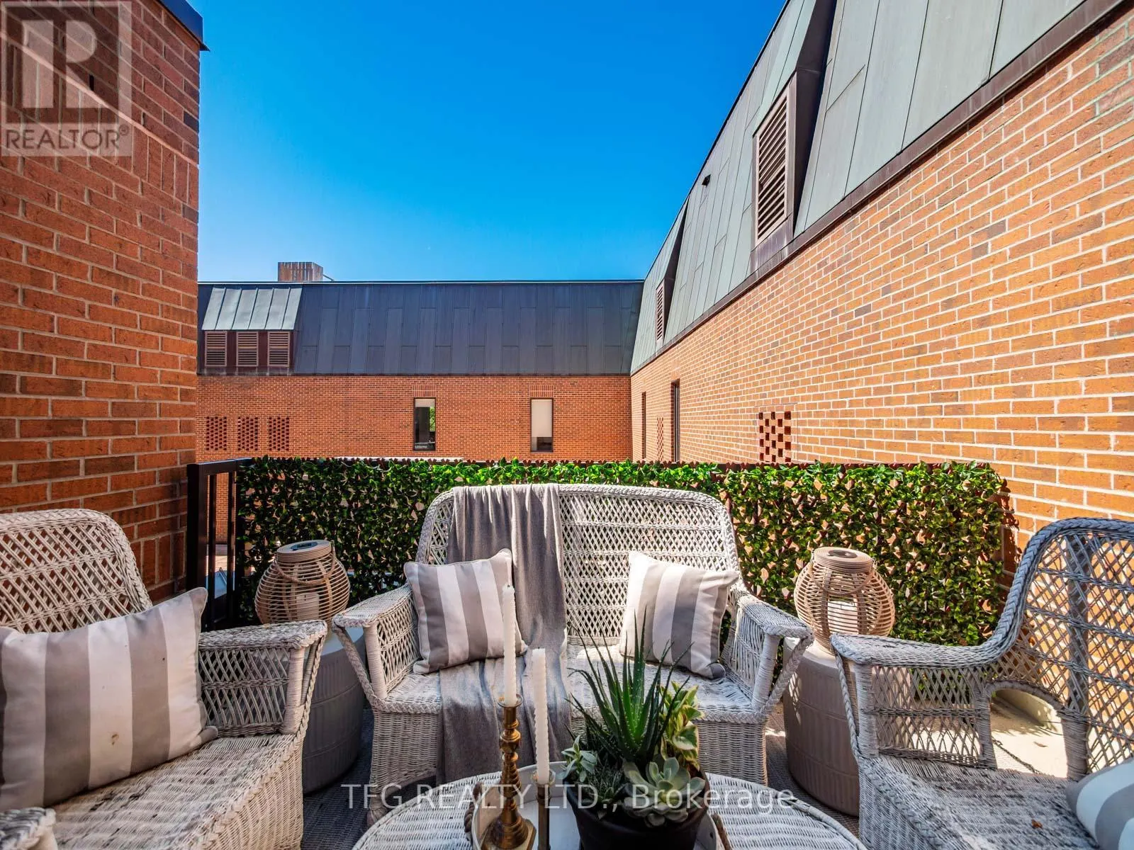610 - 100 LAKESHORE ROAD E, #610