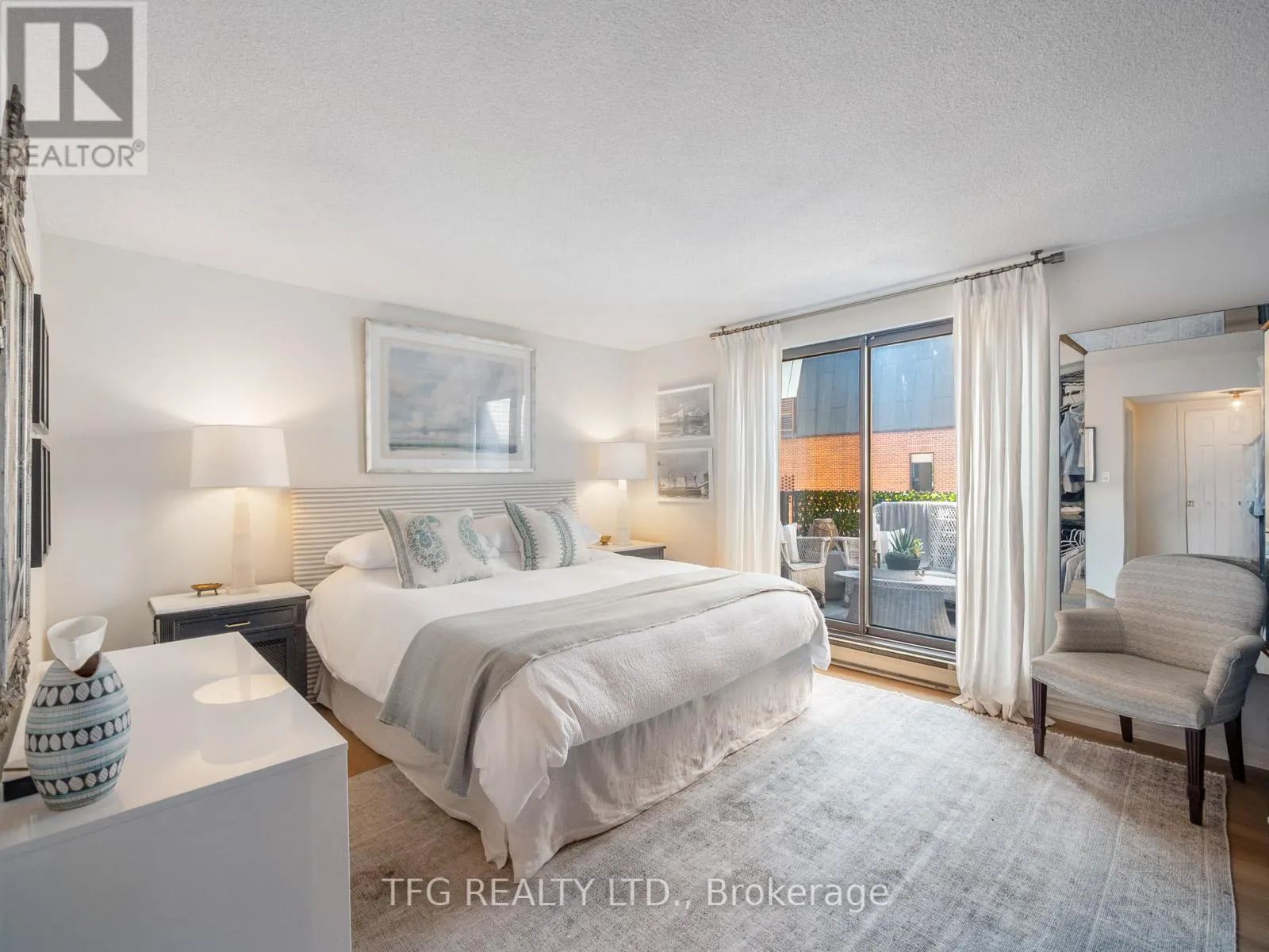 610 - 100 LAKESHORE ROAD E, #610
