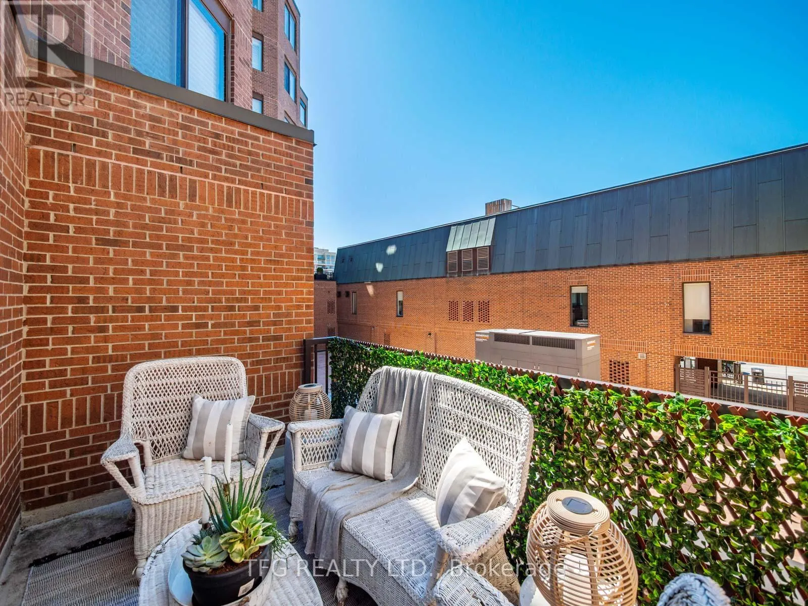 610 - 100 LAKESHORE ROAD E, #610