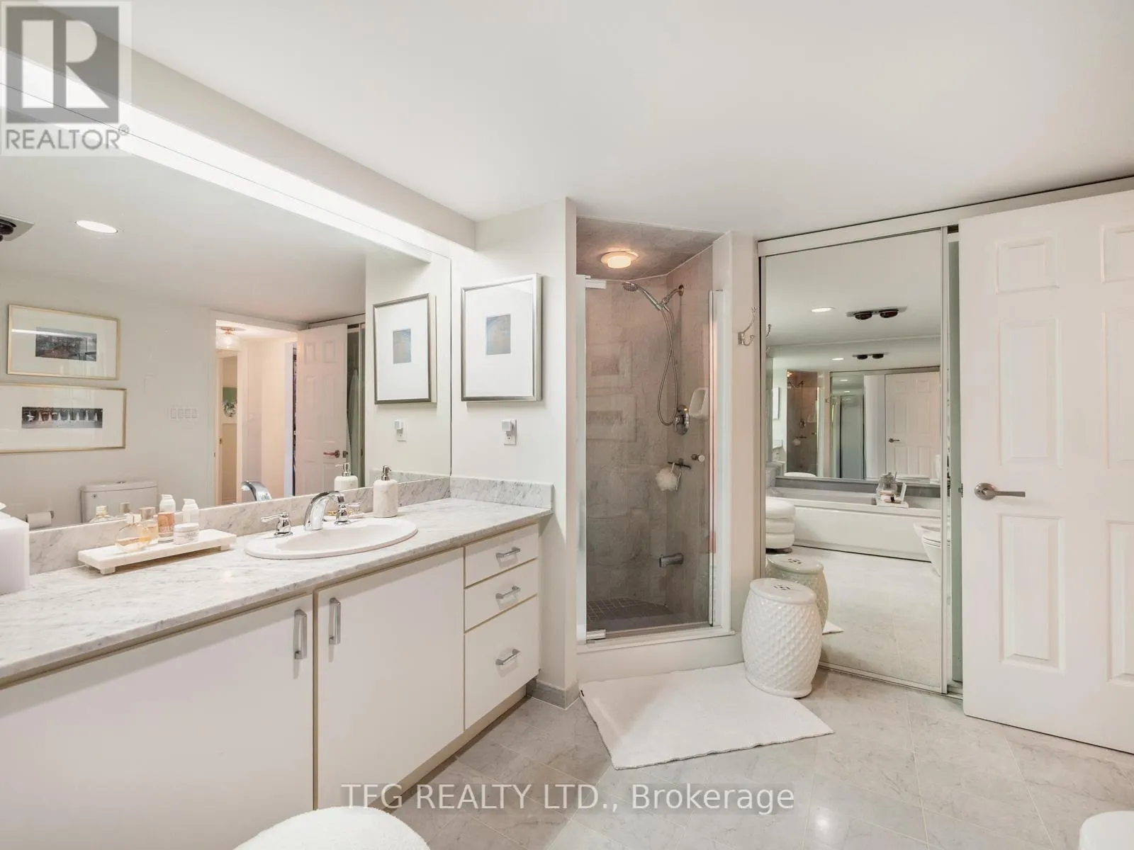 610 - 100 LAKESHORE ROAD E, #610
