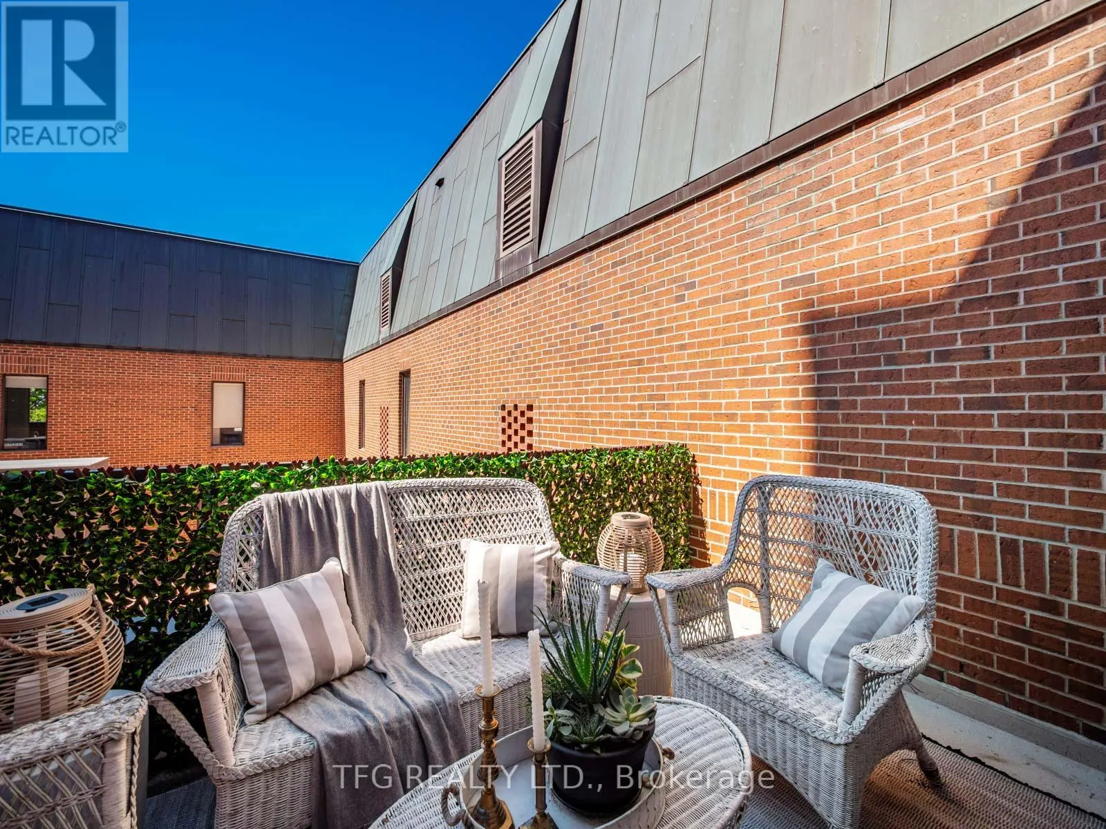 610 - 100 LAKESHORE ROAD E, #610