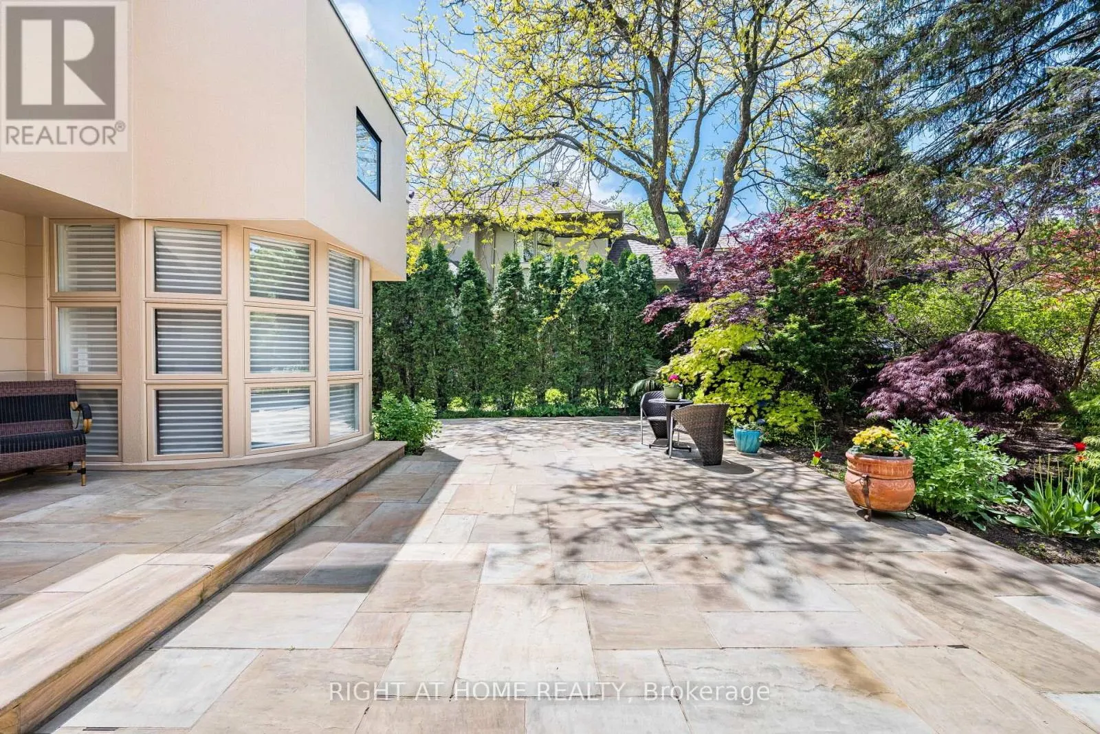 1 FRIARS LANE