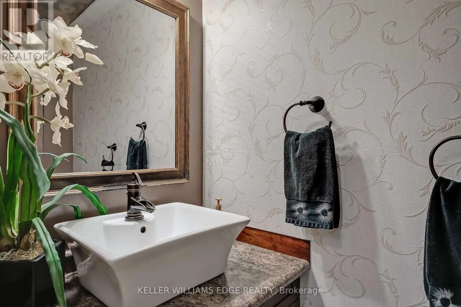 2407 HEMLOCK COURT