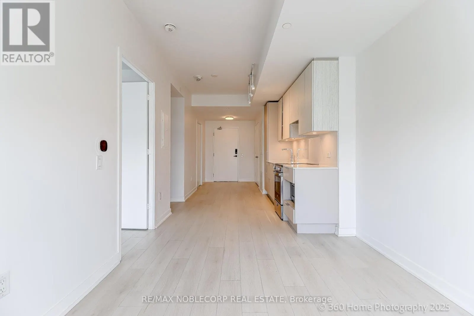 2912 - 3900 CONFEDERATION PARKWAY