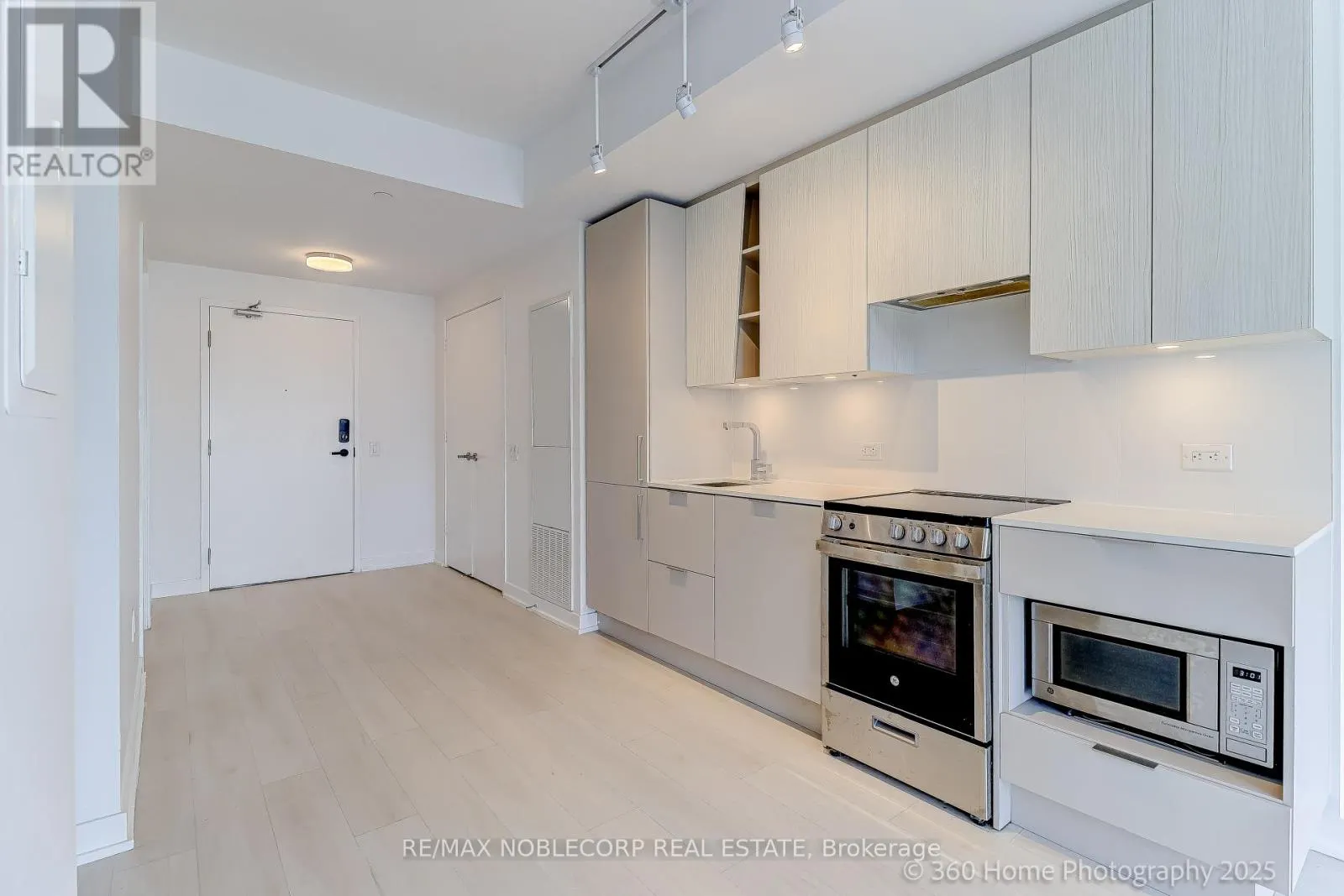 2912 - 3900 CONFEDERATION PARKWAY