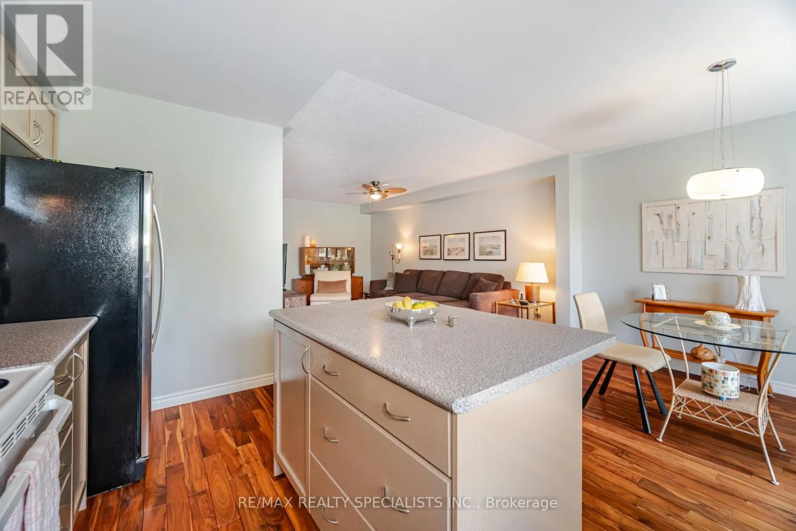 5103 TREE COURT