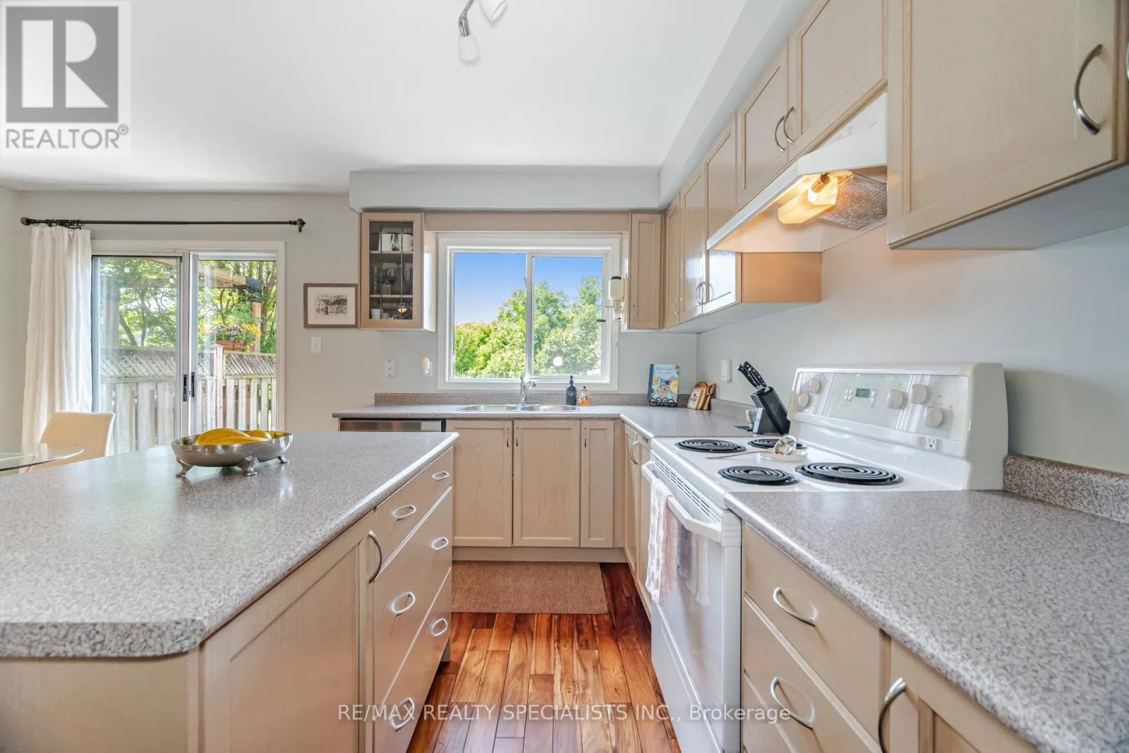 5103 TREE COURT