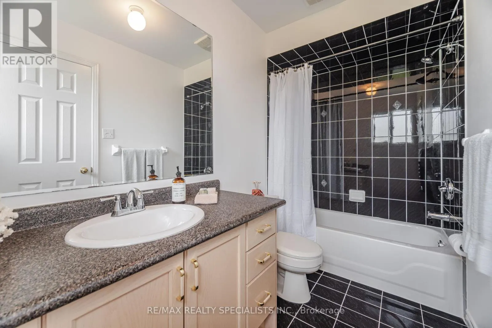 5103 TREE COURT