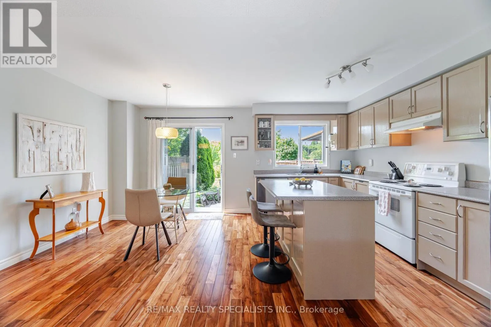 5103 TREE COURT