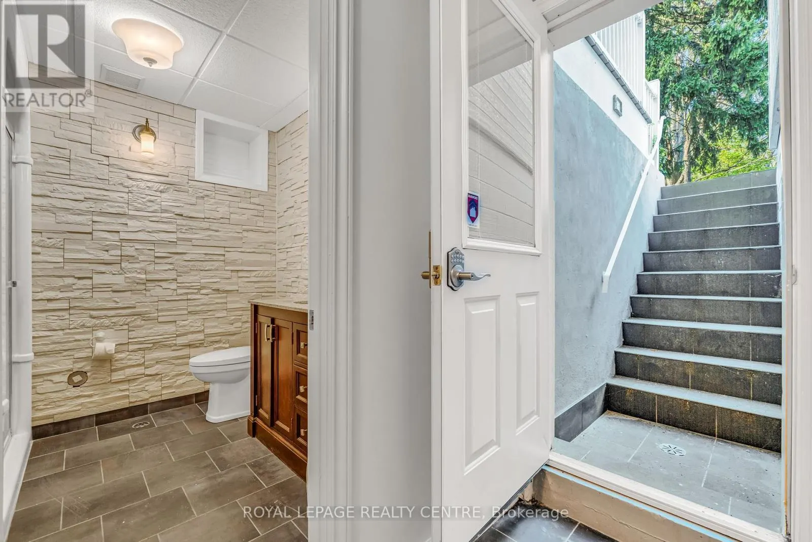 1593 GLENBURNIE ROAD