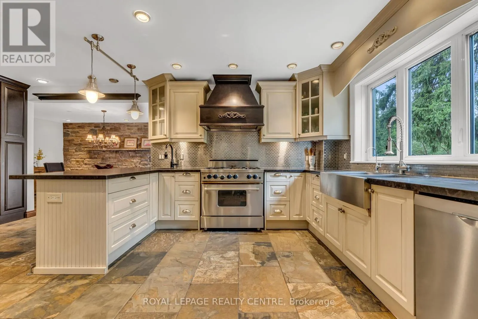 1593 GLENBURNIE ROAD