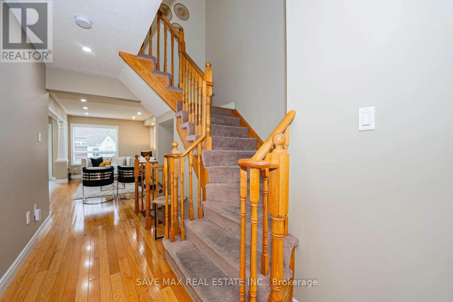 47 WOODCOTE CRESCENT