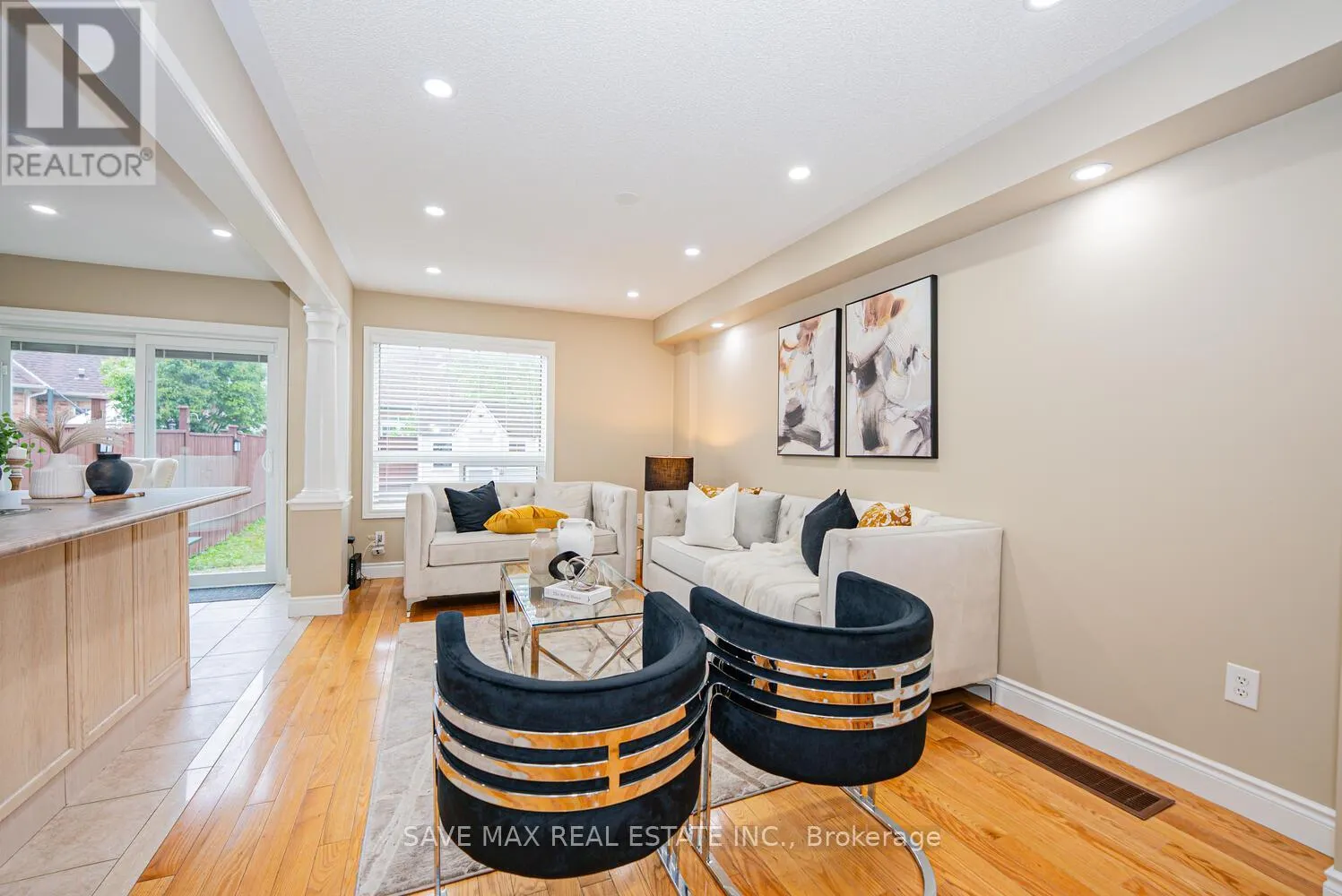 47 WOODCOTE CRESCENT