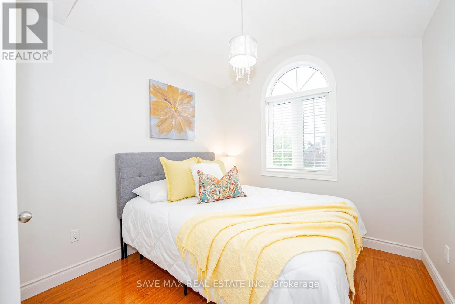 47 WOODCOTE CRESCENT