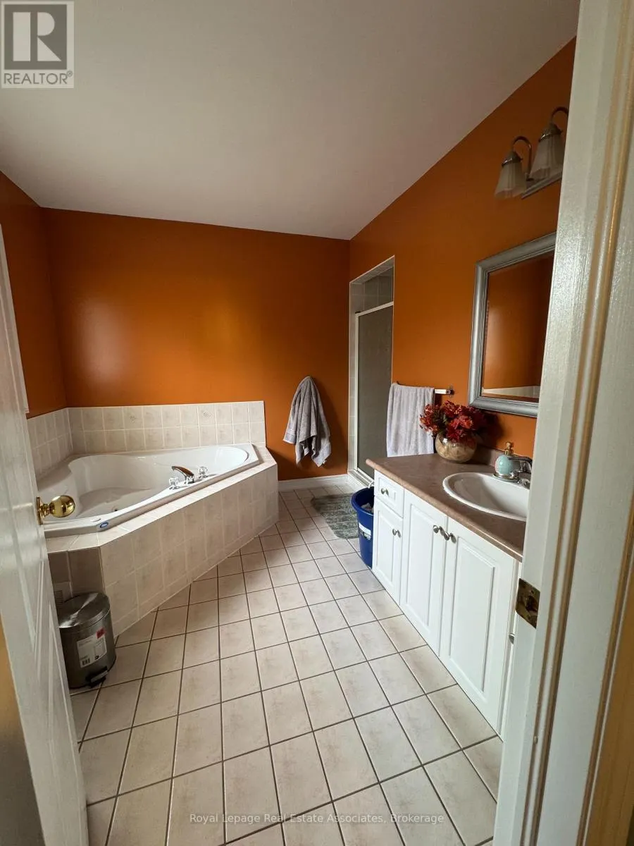UPPER - 659 GARDEN WALK