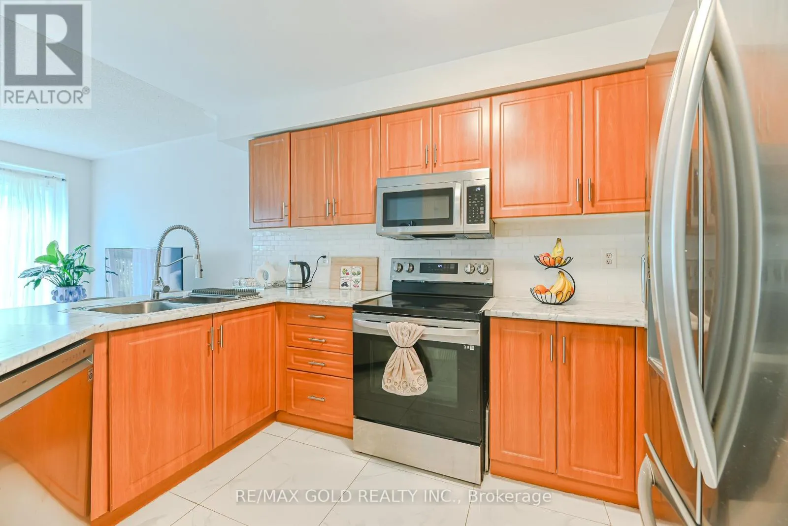 28 PLUM HOLLOW COURT