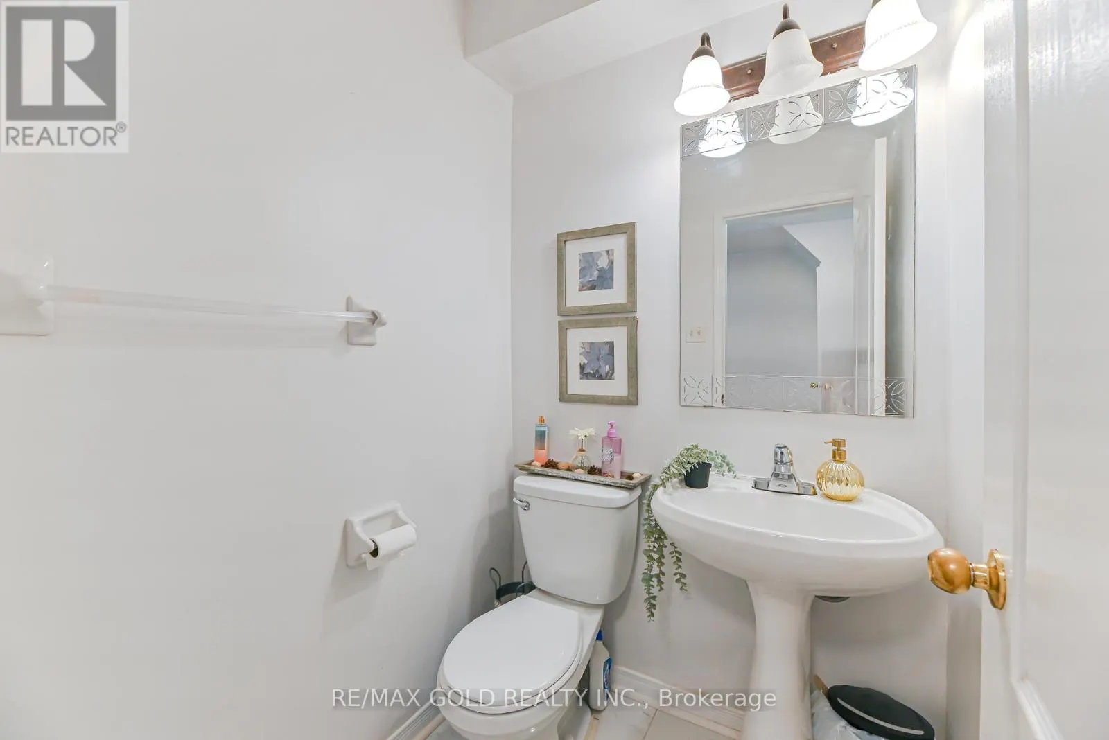 28 PLUM HOLLOW COURT