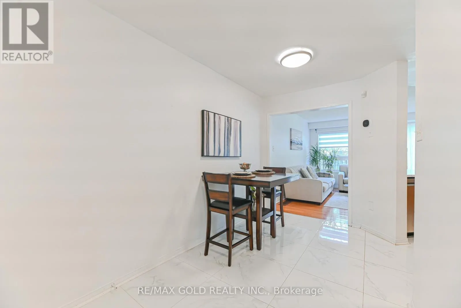 28 PLUM HOLLOW COURT