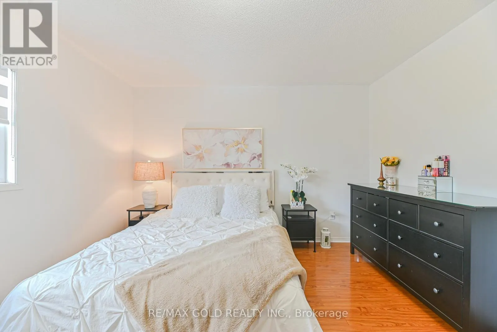 28 PLUM HOLLOW COURT