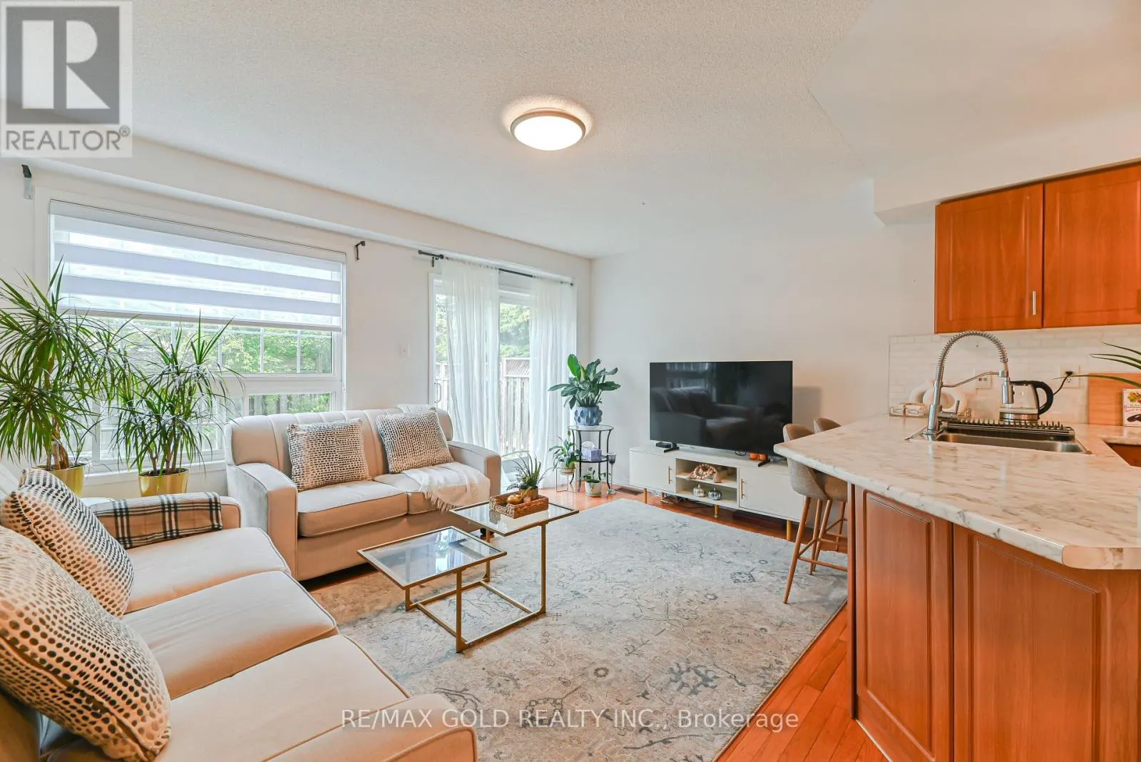 28 PLUM HOLLOW COURT