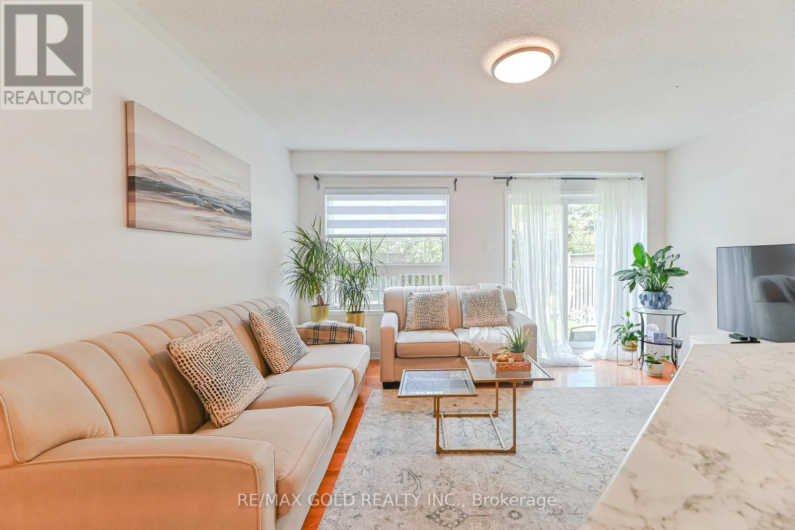 28 PLUM HOLLOW COURT